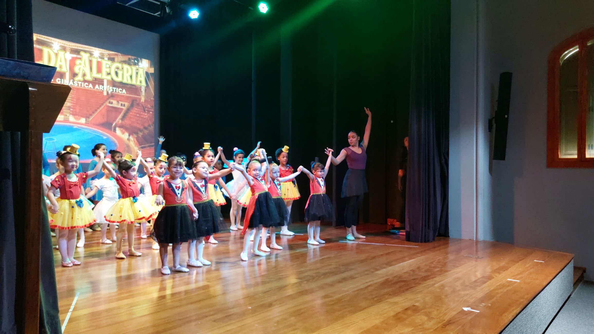 Turmas dos cursos de Ballet, Jazz e Ginástica Artística apresentam espetáculo inspirado no Circo