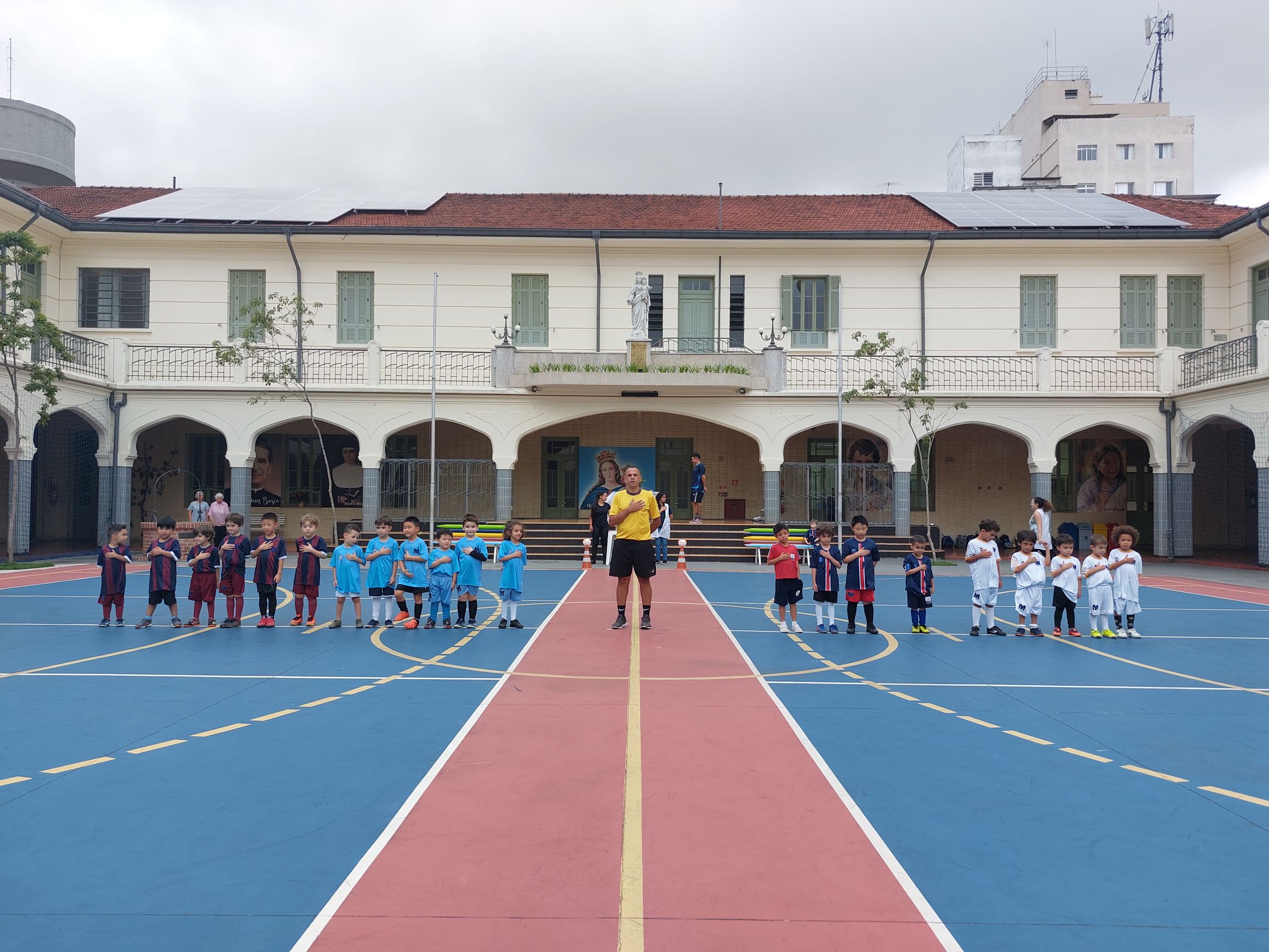Alunos do Curso Extracurricular de Futsal disputam campeonato inspirado na Champions League
