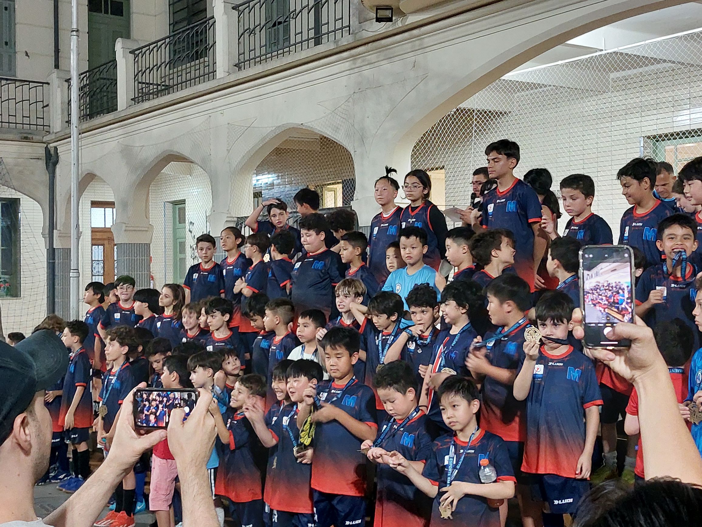 Alunos do Futsal e Voleibol participam de aula aberta com a presença de seus familiares