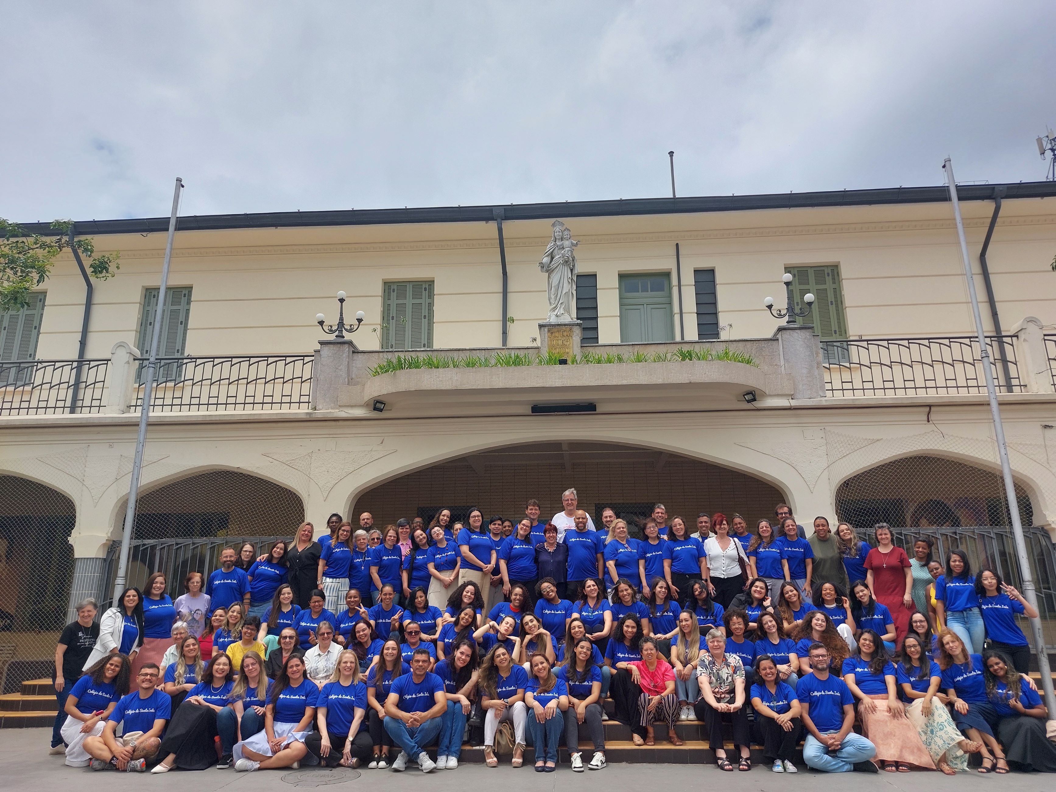 Equipe do Colégio de Santa Inês celebra as realizações e conquistas de 2024