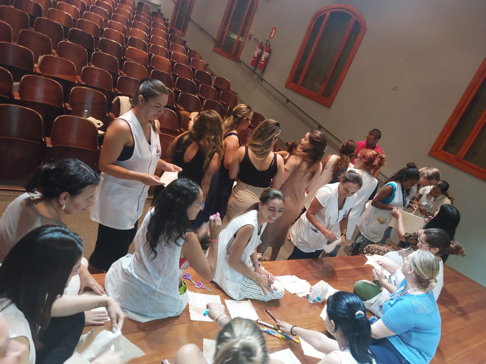 Equipe de Educadores da Educação Infantil e Ensino Fundamental Anos Iniciais se reúne para aprofundamento de temas para 2025