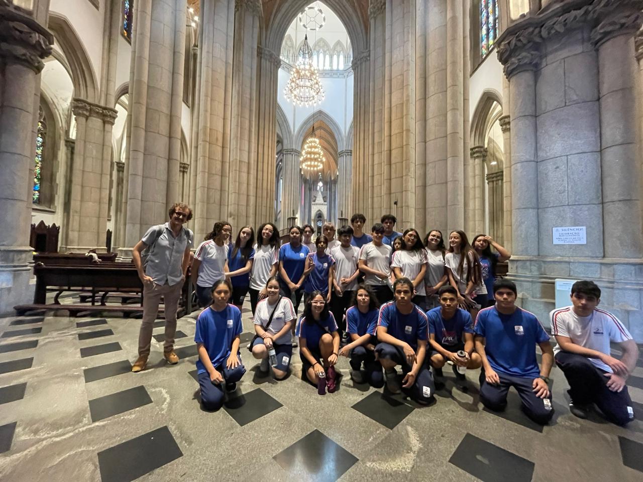 Turma da 2ª Série do Ensino Médio visita a Catedral da Sé