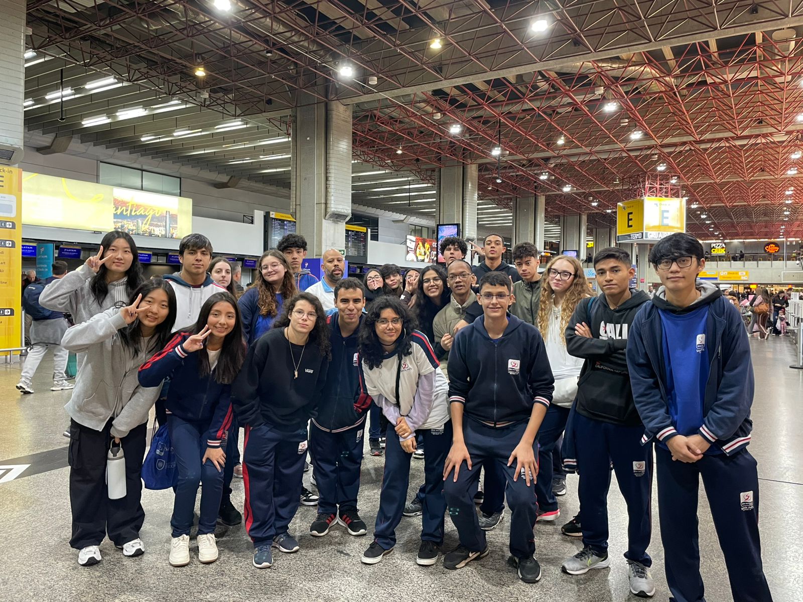 Jovens do Ensino Médio visitam Aeroporto de Guarulhos em atividade prática