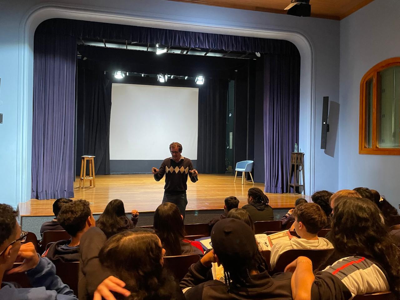 Turmas do Ensino Médio participam de mais um dia da Maratona Enem