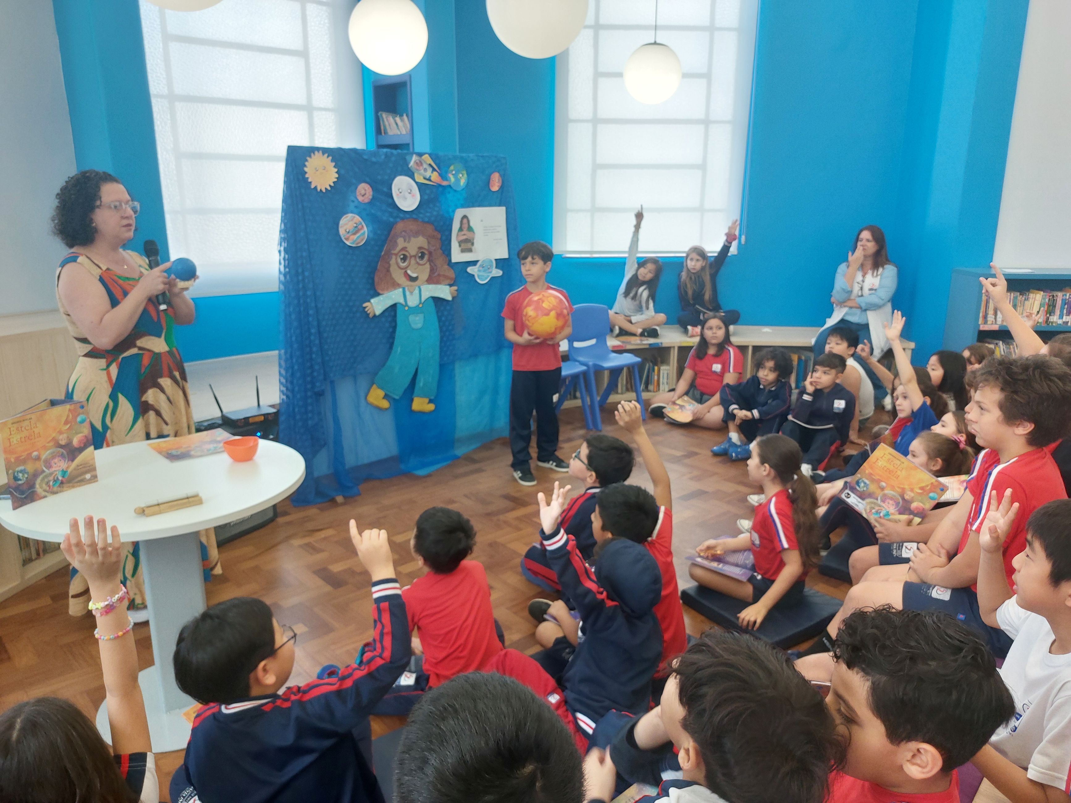 Turmas do 3º Ano do Ensino Fundamental Anos Iniciais recebem a visita da escritora Andréa Avelar