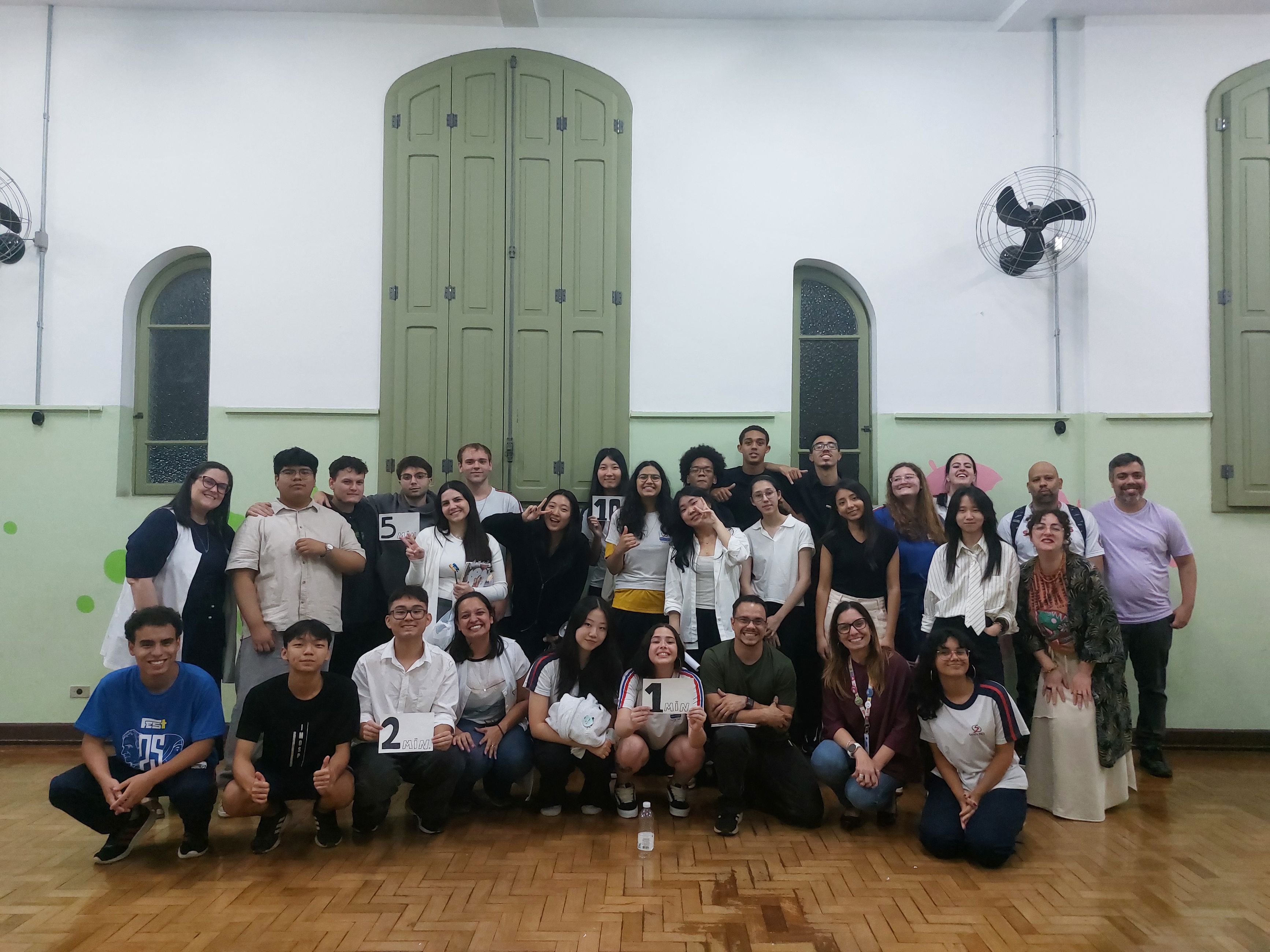 Turma da 3ª Série do Ensino Médio apresenta "Banca de Profissões"