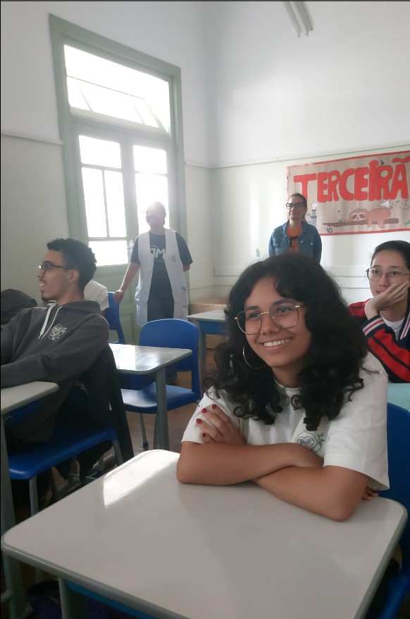 Jovens da 3ª Série do Ensino Médio recebem homenagem e mensagens de motivação para o segundo dia do Enem