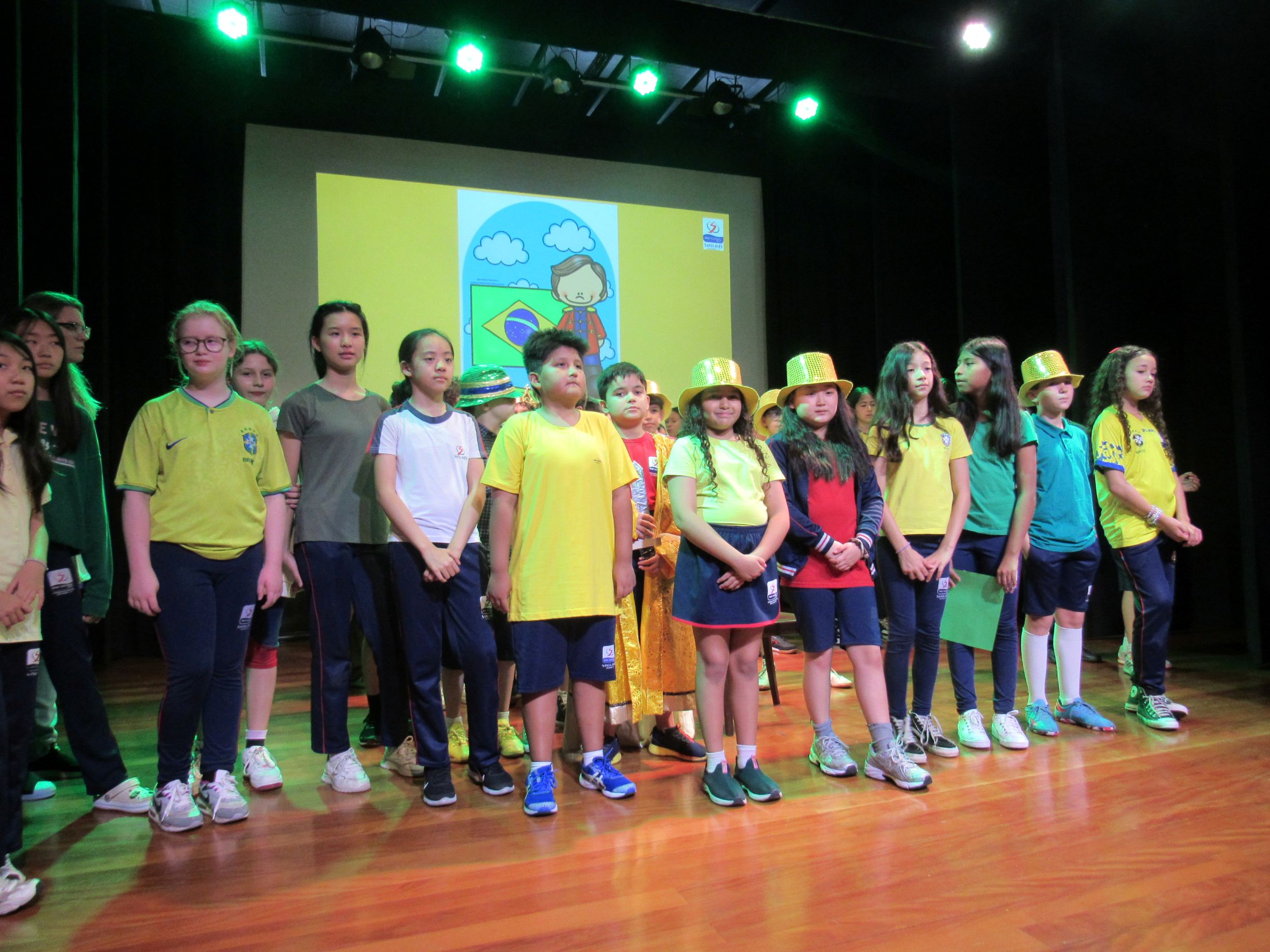Turmas do 5º Ano preparam acolhida em celebração ao Dia da Proclamação da República