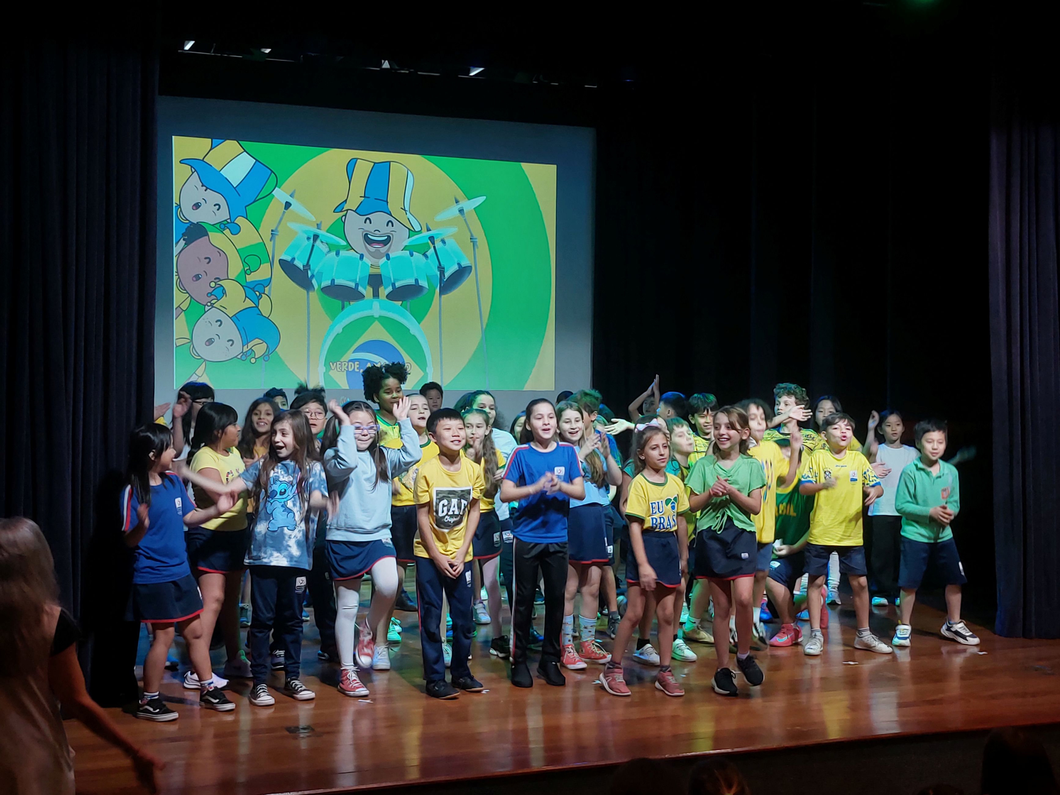 Estudantes de 3º a 5º Ano celebram o Dia da Bandeira e Dia da Consciência Negra em acolhida especial