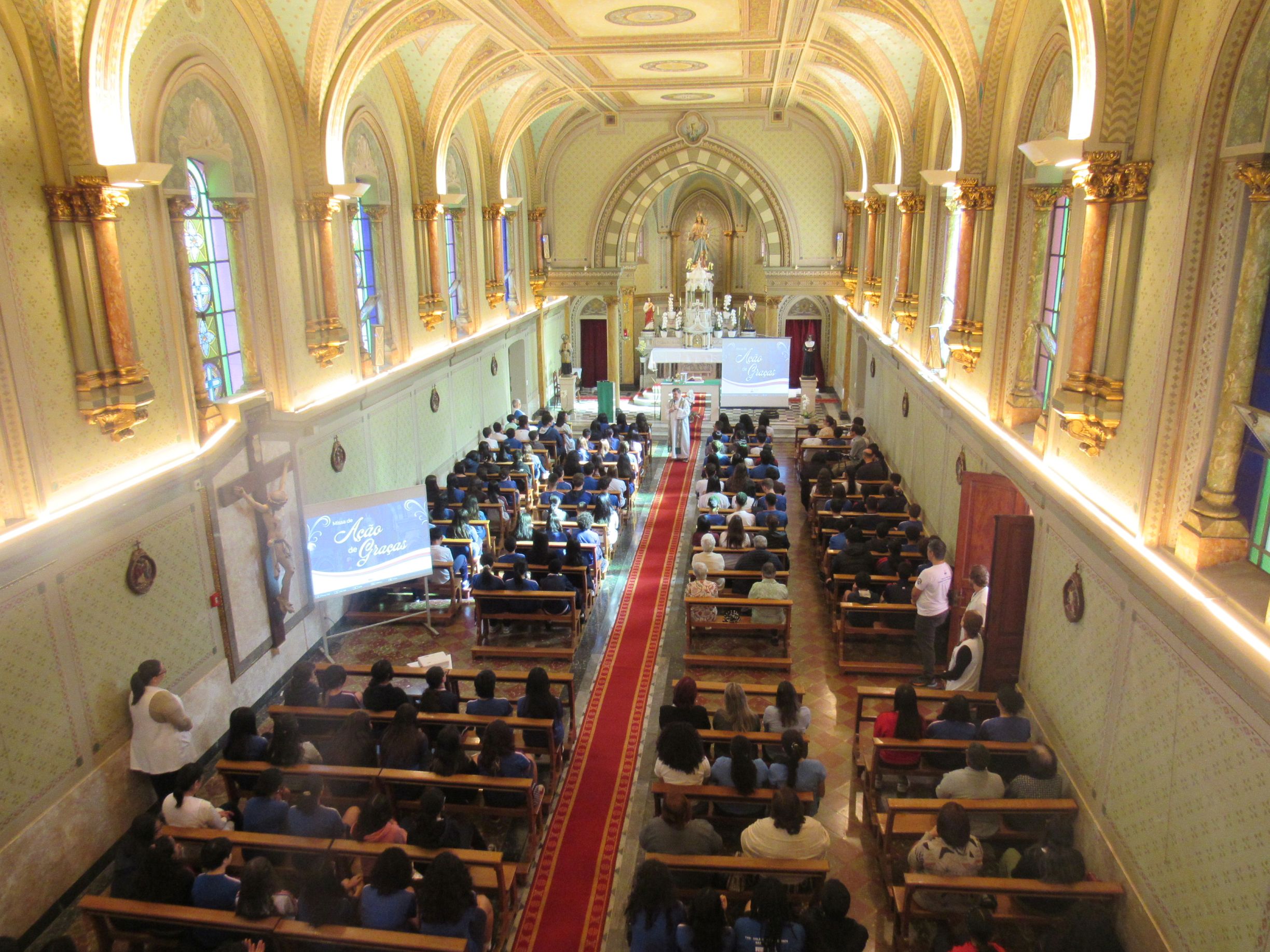 Colégio de Santa Inês celebra o dia de Ação de Graças em Missa especial