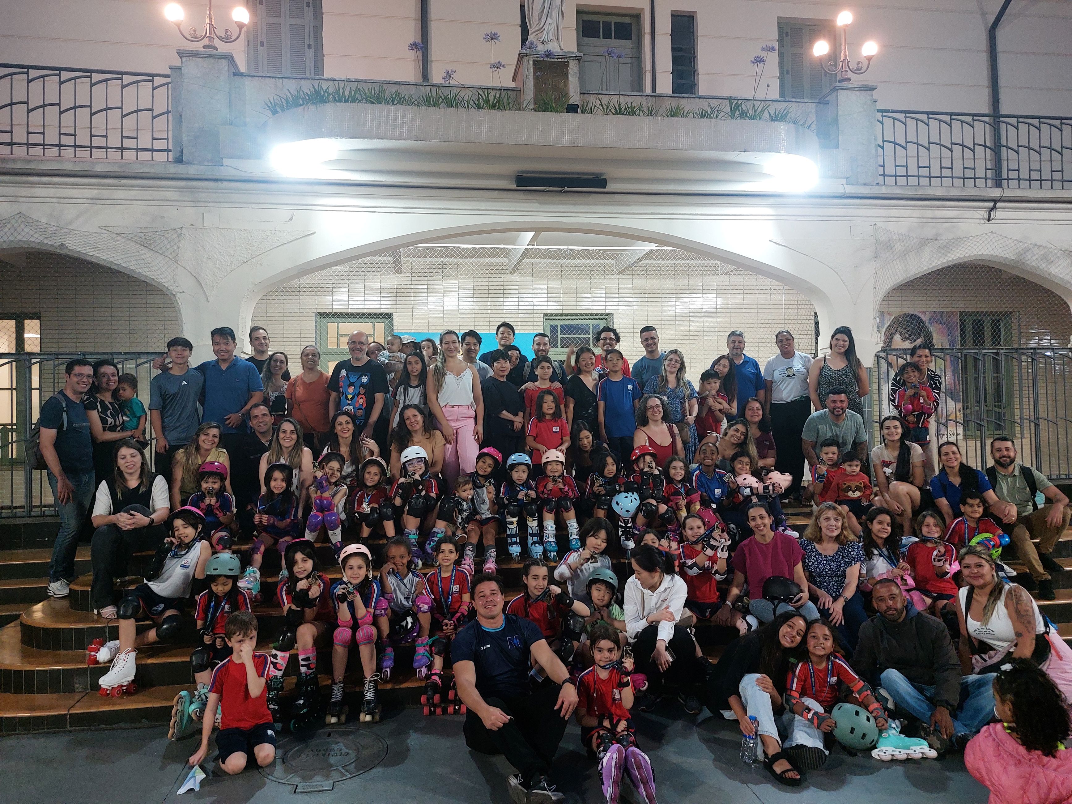 Turma da atividade extracurricular de Patins participa de aula aberta para encerramento do ano