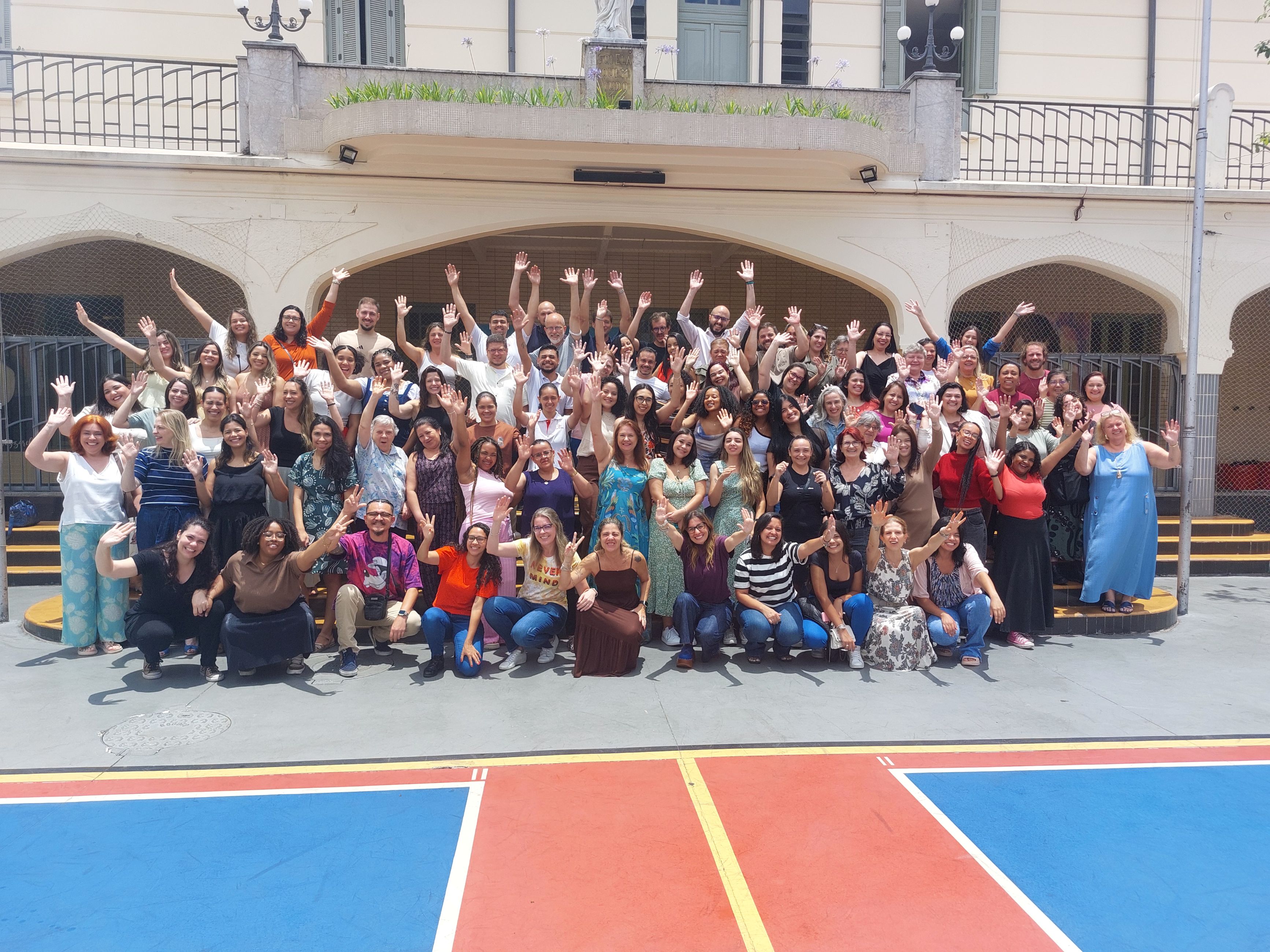 Equipe do Colégio de Santa Inês celebra o encerramento do ano