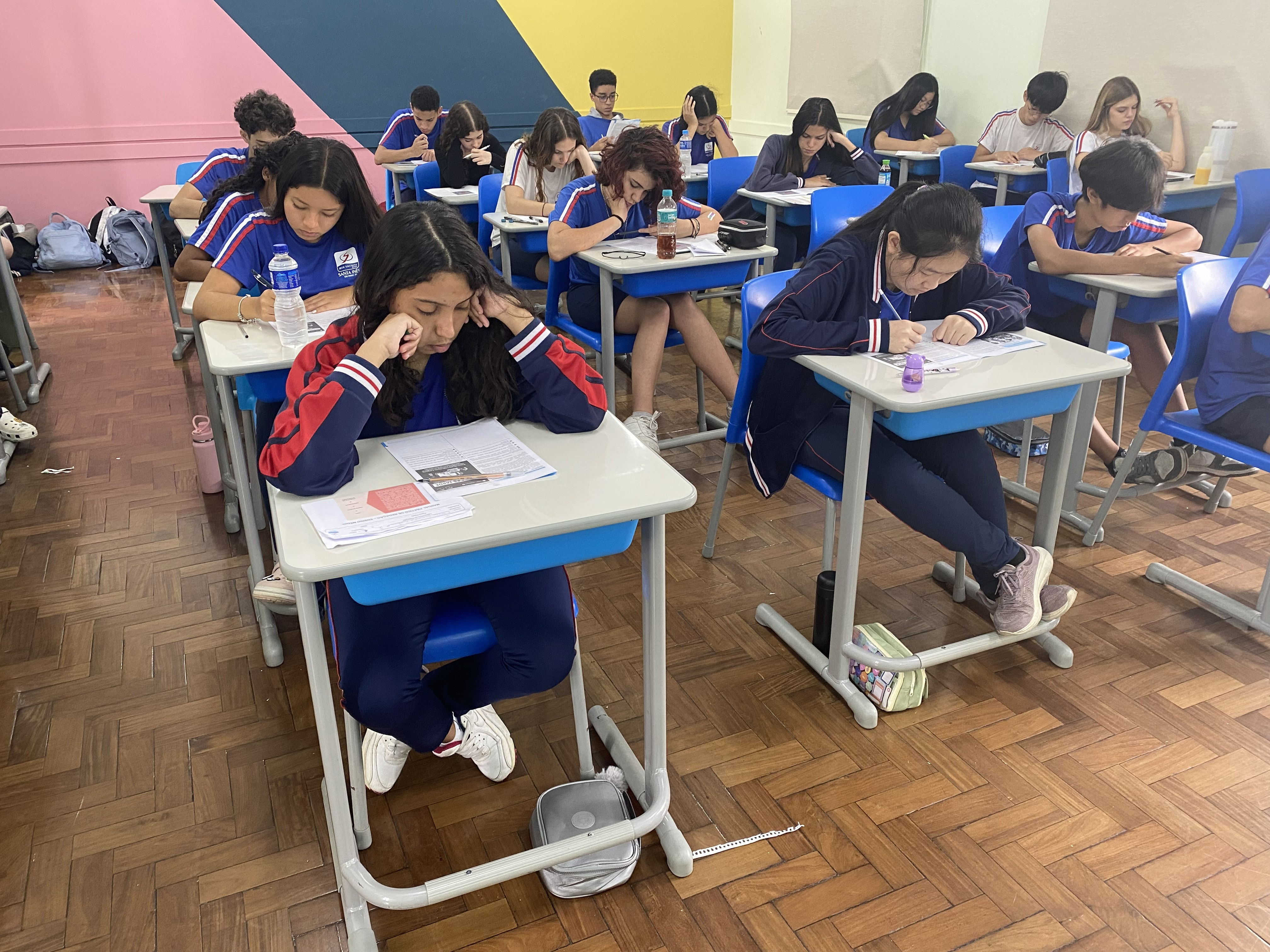 Jovens da 1ª e 2ª Série do Ensino Médio realizam simulados feitos em parceria com a Evolucional