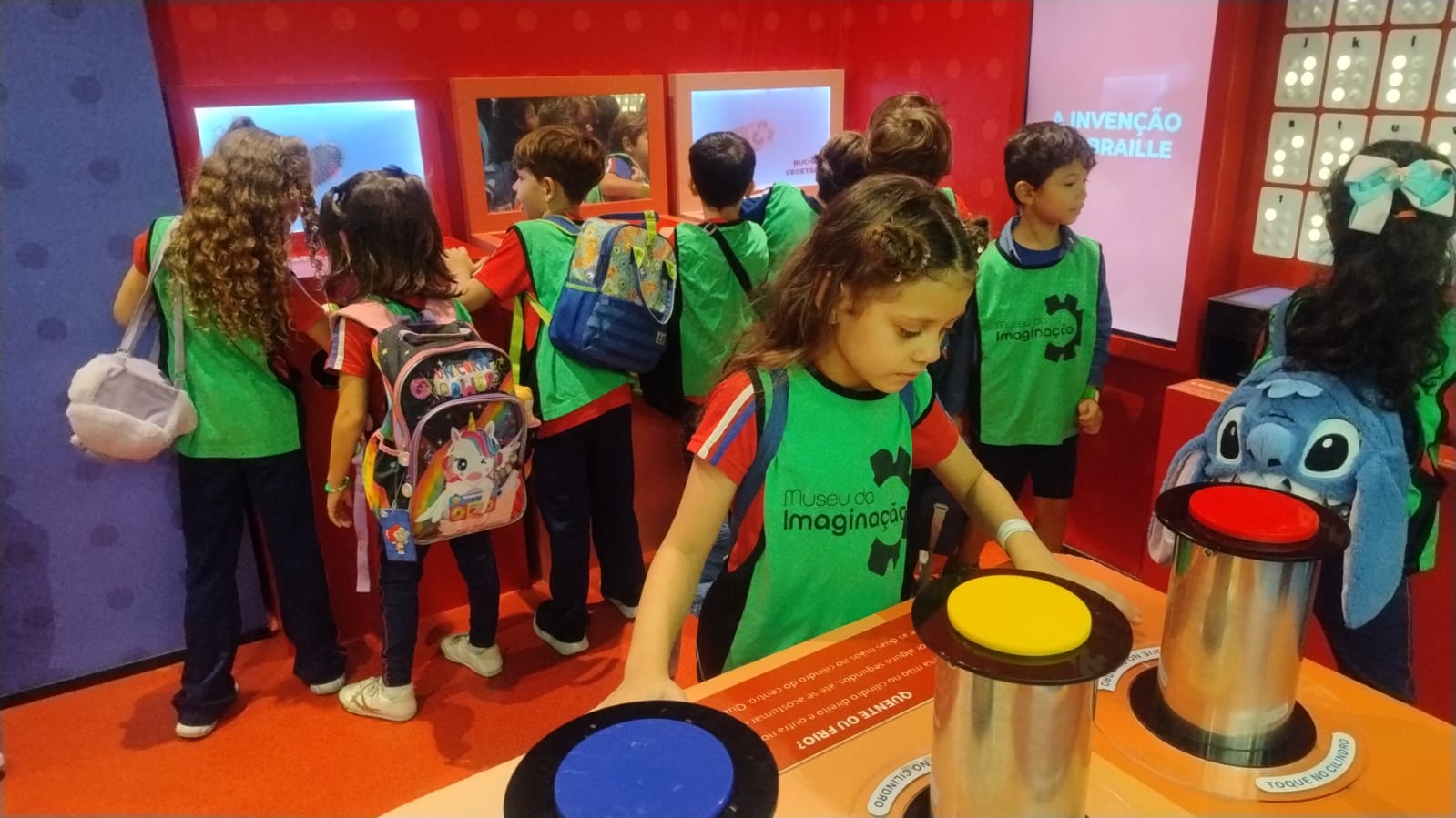 Turmas do 1º Ano visitam Museu da Imaginação
