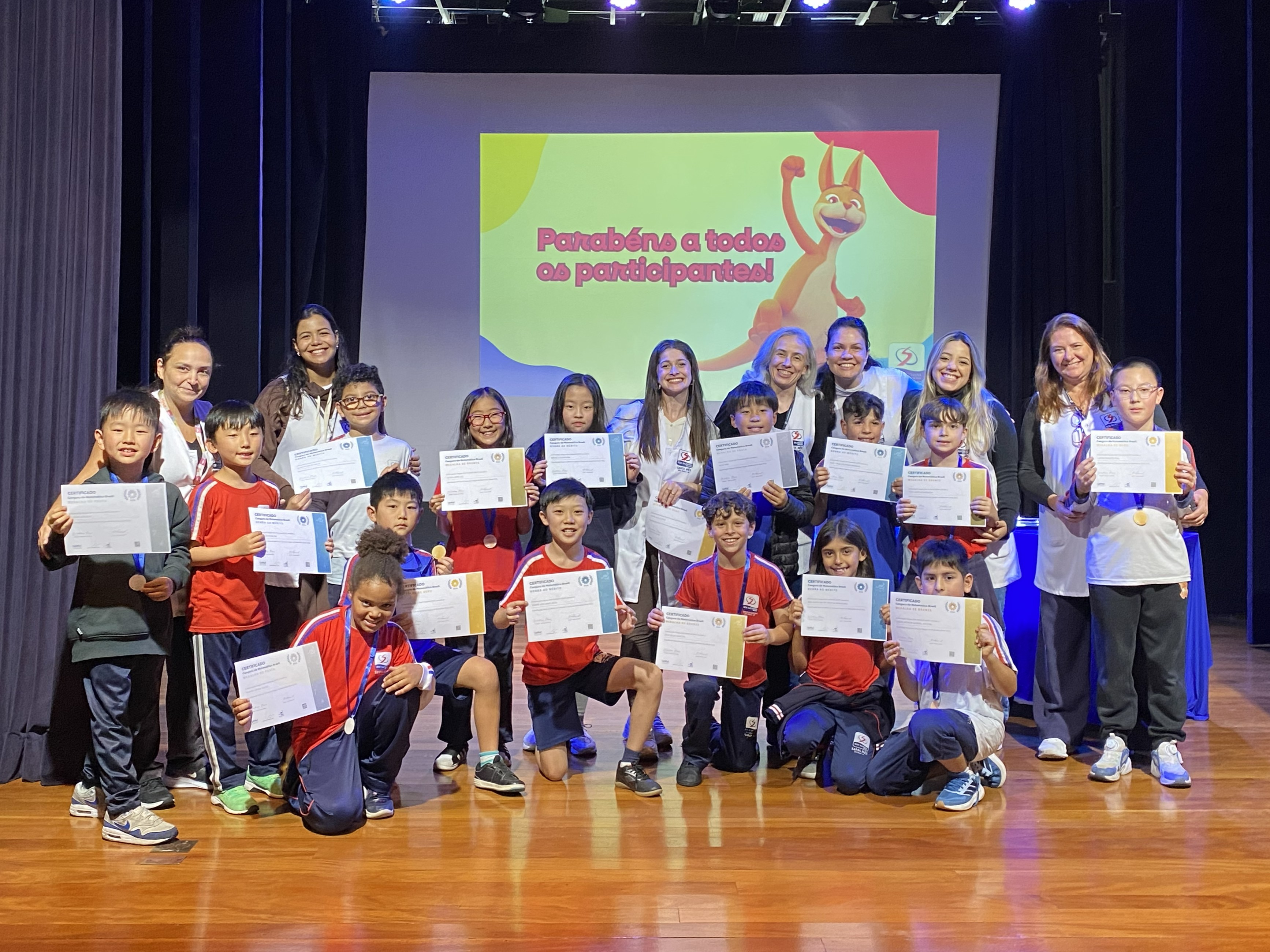 Estudantes do 3º ao 5º Ano do Ensino Fundamental recebem premiações da Olimpíada Canguru de Matemática