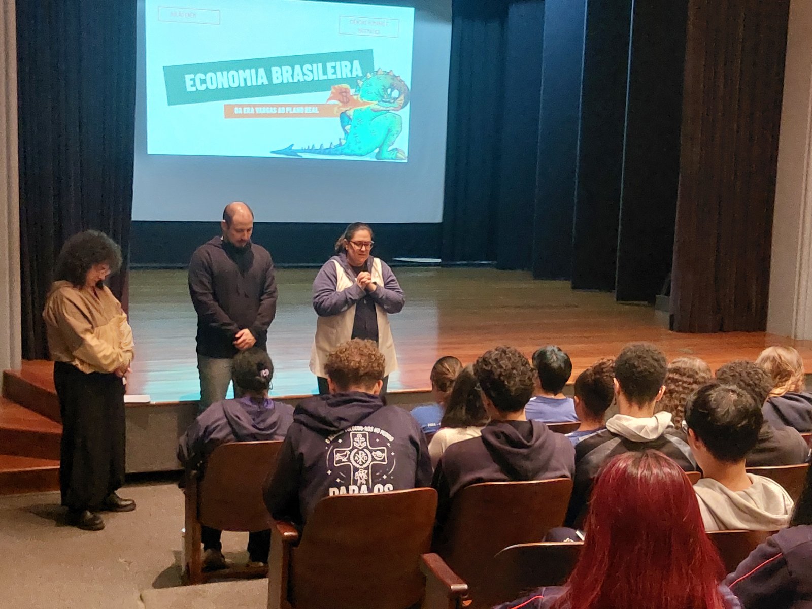 Jovens do Ensino Médio marcam presença em mais um encontro da Maratona Enem