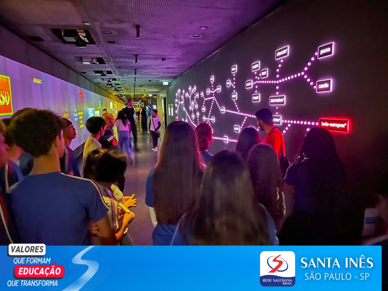 Turma da 1ª Série do Ensino Médio visita o Museu da Língua Portuguesa